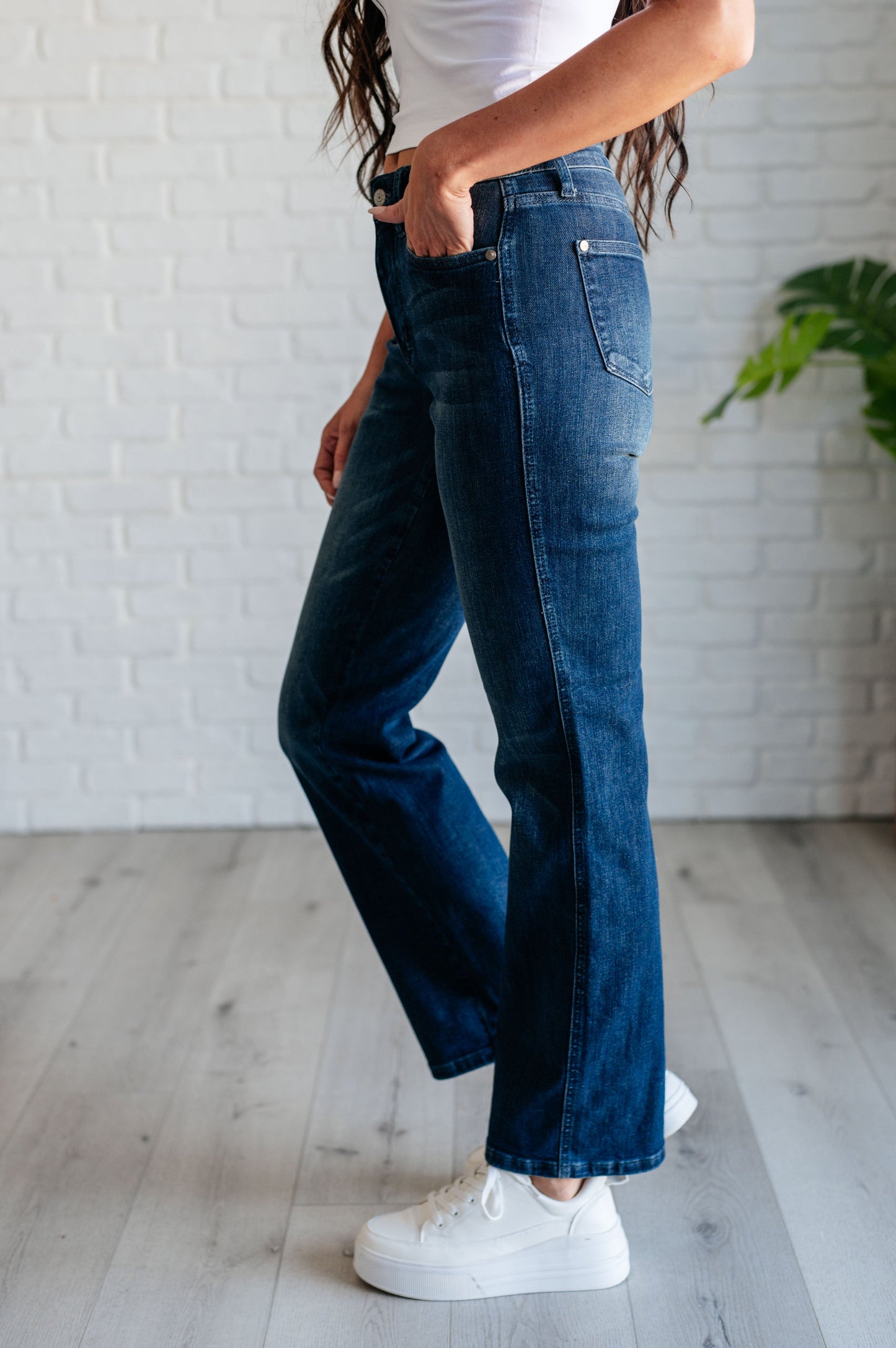 Judy Blue -Muriel Mid Rise Control Top Classic Straight Jeans
