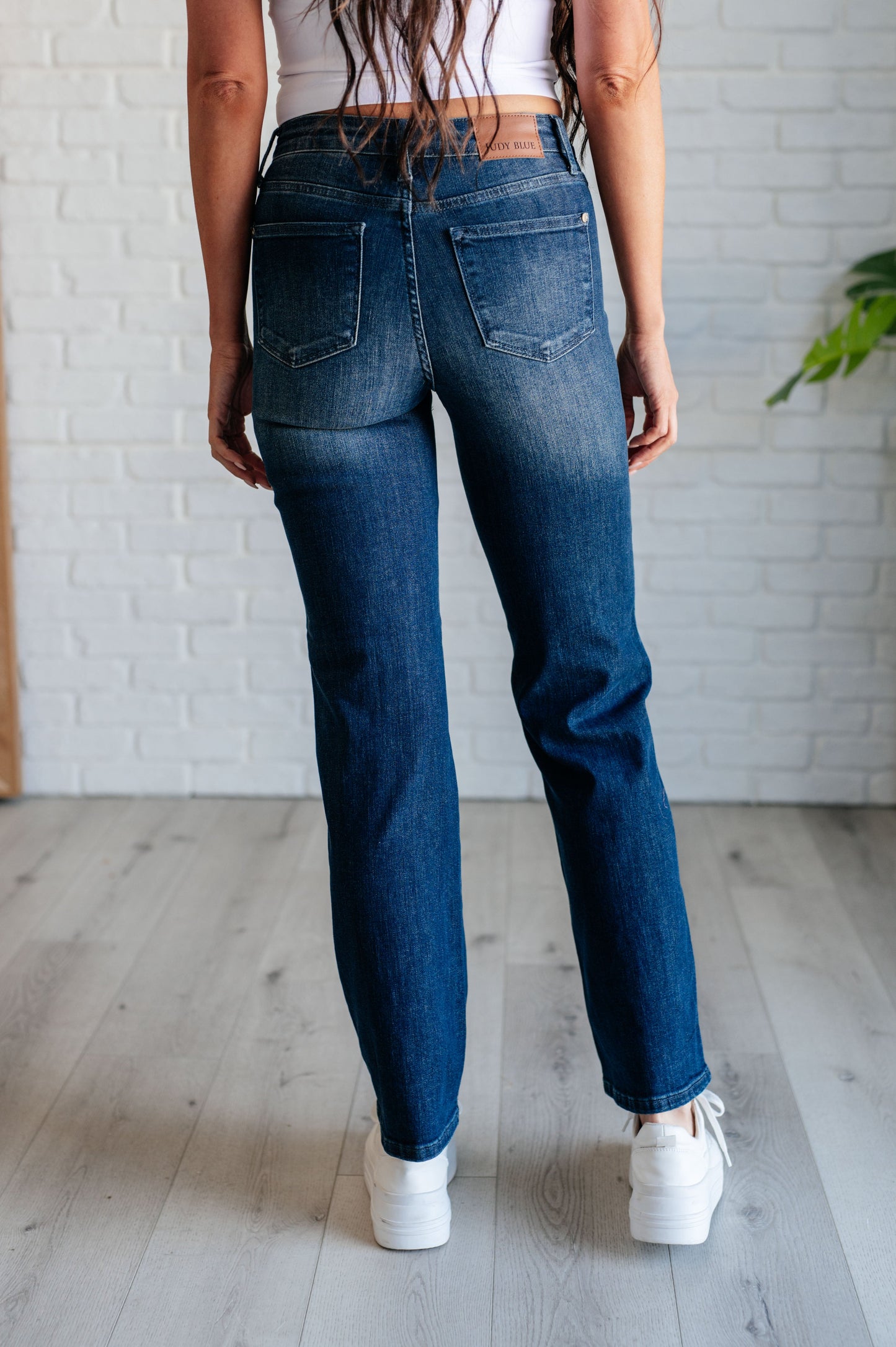 Judy Blue -Muriel Mid Rise Control Top Classic Straight Jeans