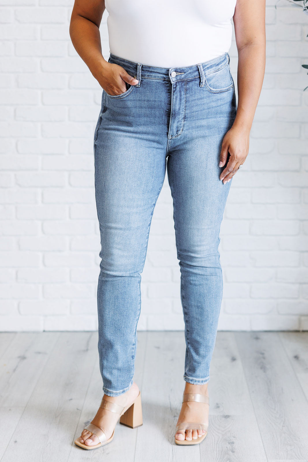Judy Blue -Justine High Rise Control Top Contrast Wash Skinny Jeans