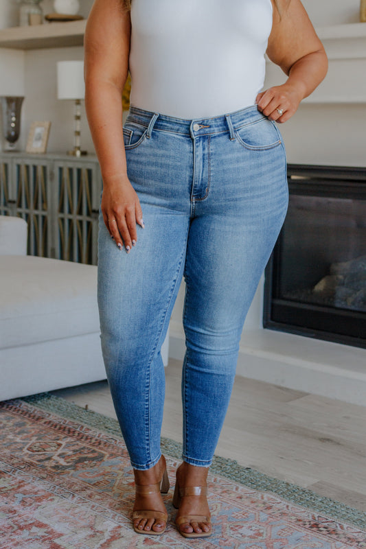 Judy Blue -Catherine Mid Rise Vintage Skinny Jeans