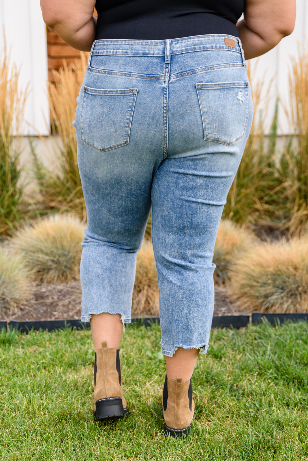 Judy Blue -Cityscape Cropped Chew Hem