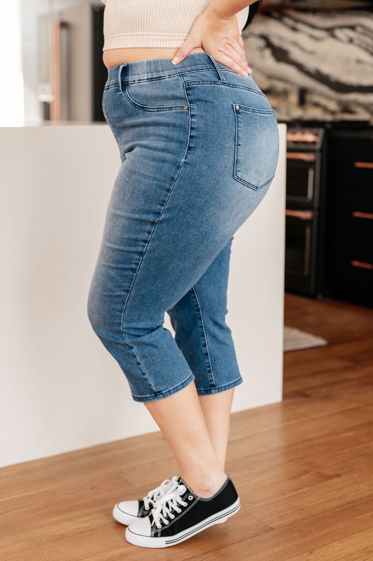 Judy Blue -Emily High Rise Cool Denim Pull On Capri Jeans