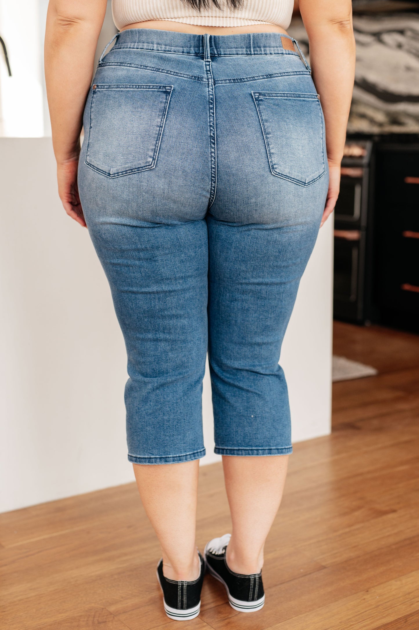 Judy Blue -Emily High Rise Cool Denim Pull On Capri Jeans