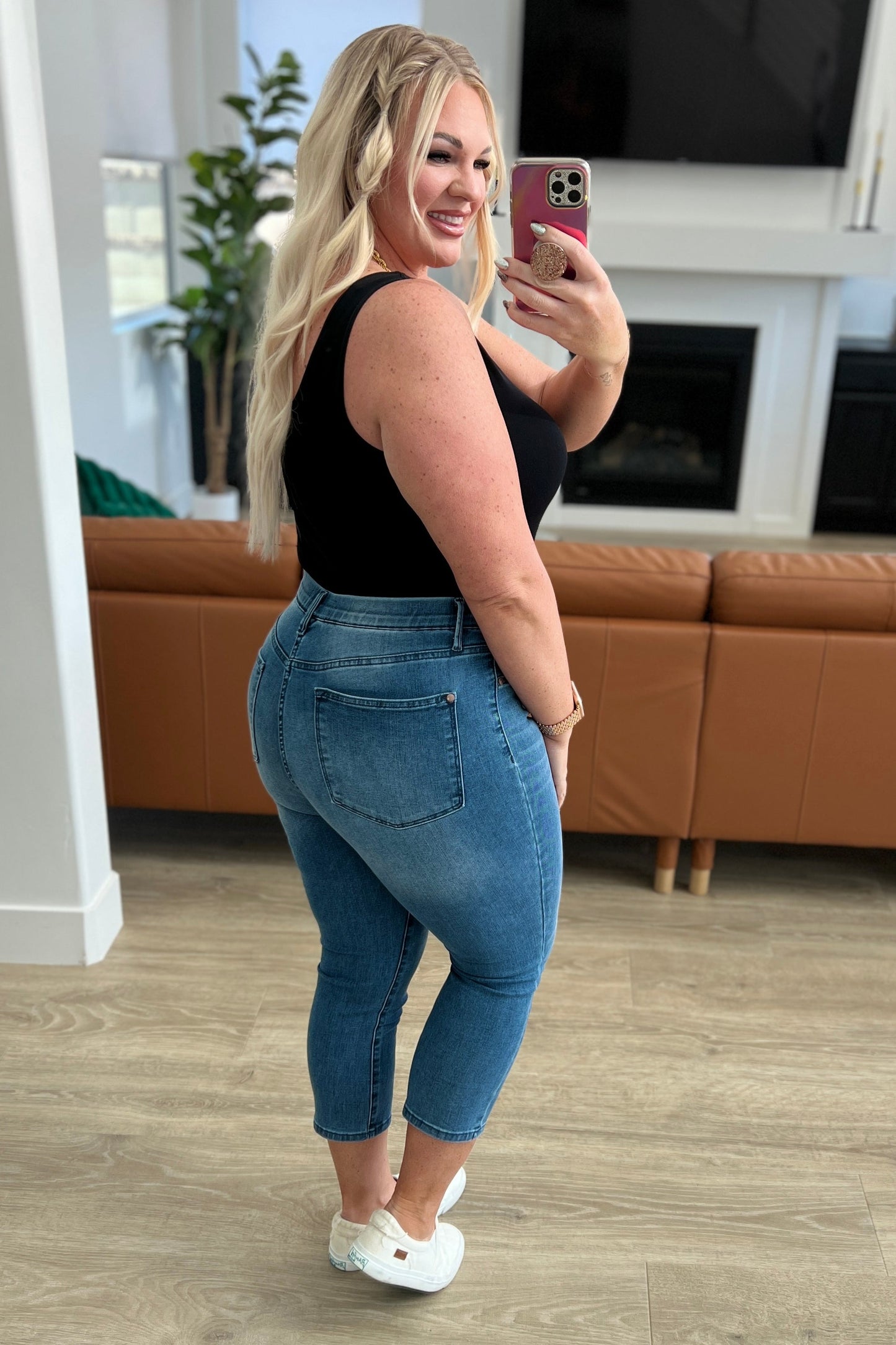 Judy Blue -Emily High Rise Cool Denim Pull On Capri Jeans