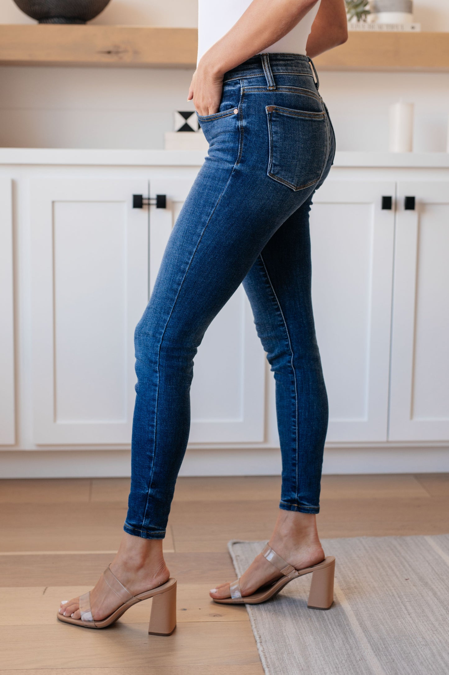 Judy Blue -Maxine Mid-Rise Skinny Jeans