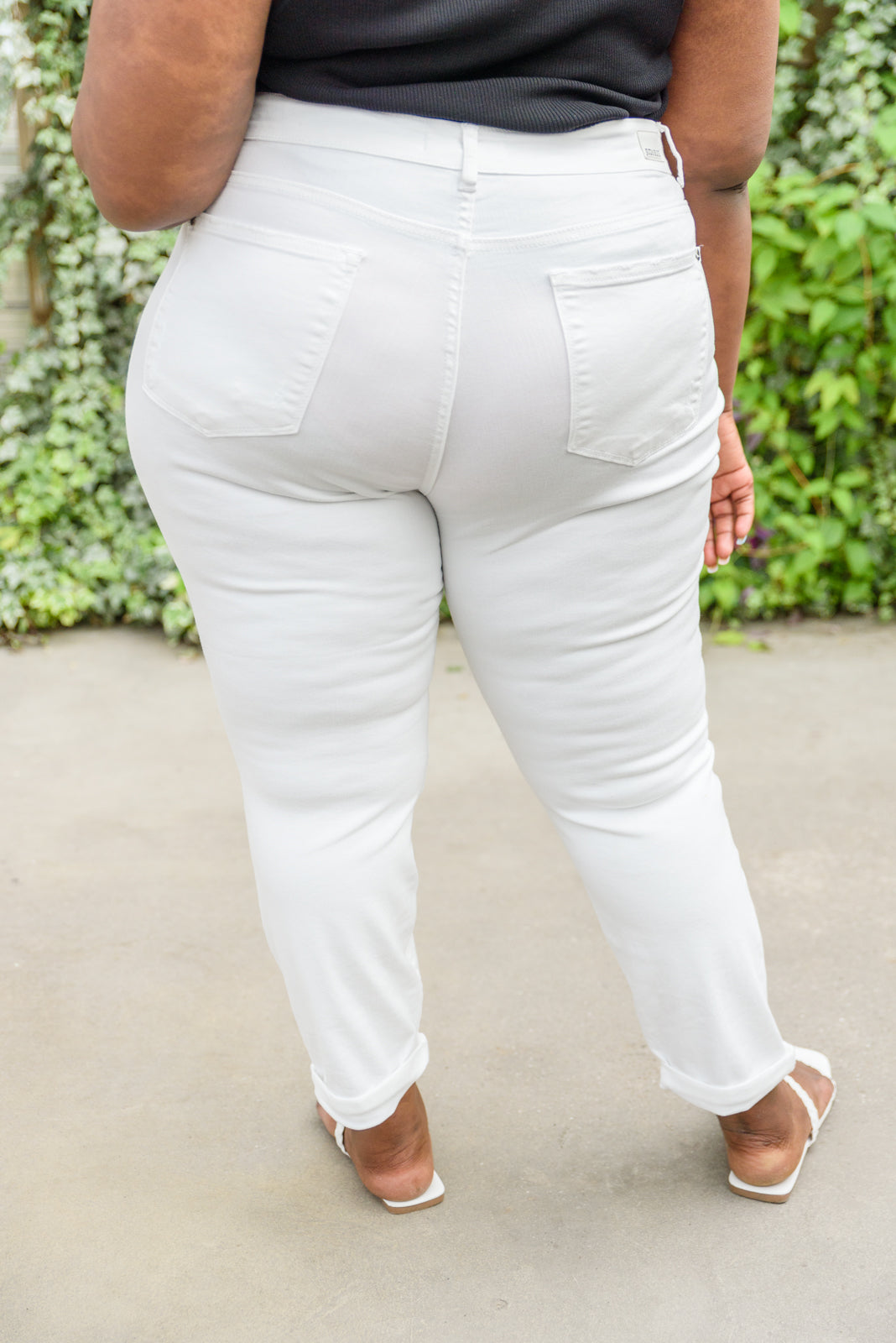 Judy Blue -Mid-Rise Boyfriend Destroyed White Jeans