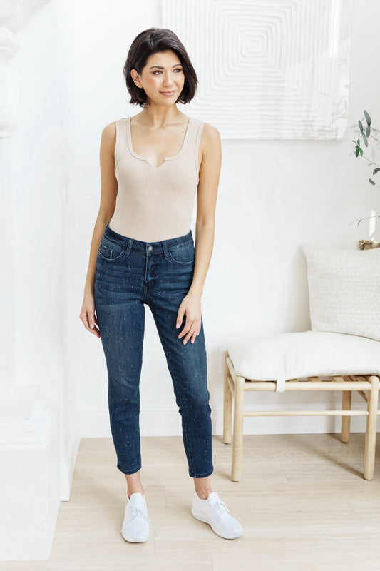 Judy Blue -Mid-Rise Relaxed Fit Mineral Wash Jeans