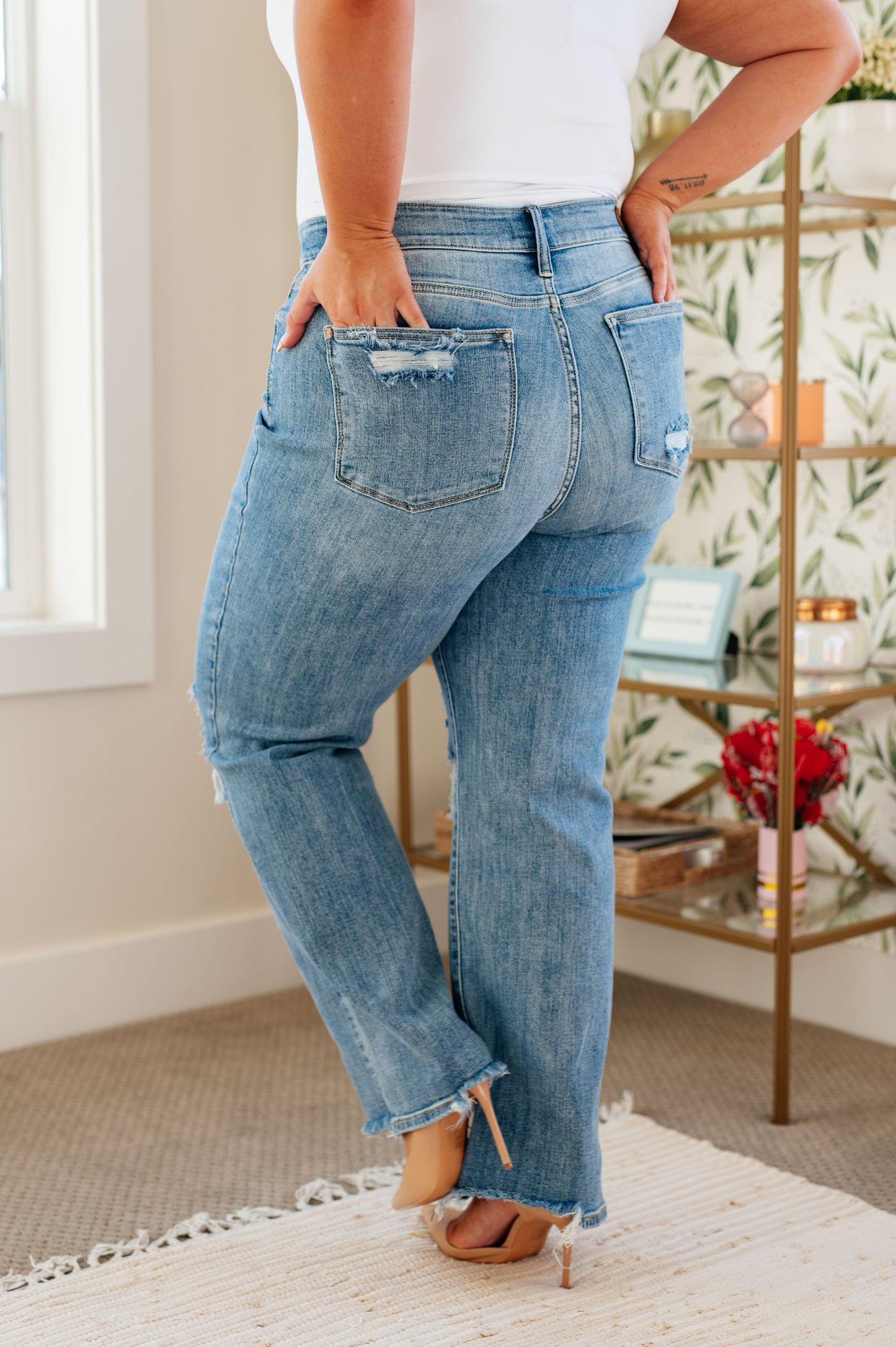 Judy Blue -Rose High Rise 90's Straight Jeans in Light Wash